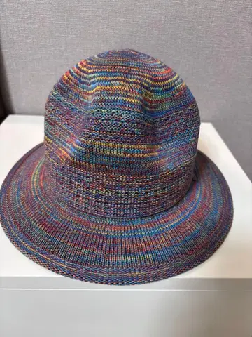 컬러풀한 스트로우 햇