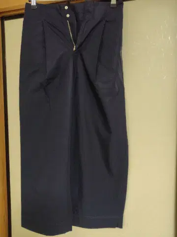 투모로우랜드 마카피 네이비 팬츠 32 사이즈