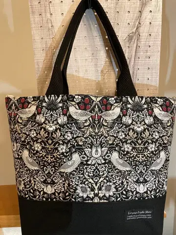 핸드메이드 토트백 윌리엄 모리스 딸기 도둑 (블랙) L 사이즈