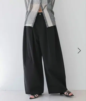 [ 새상품급 ] JEANASIS 배럴 레그 볼륨 팬츠 블랙 M