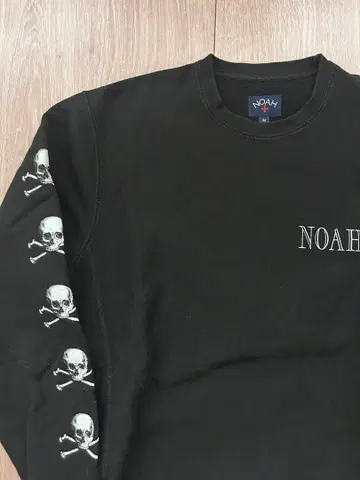 NOAH NYC Skull and Crossbones Crewneck M