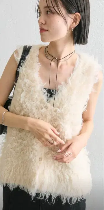 미스틱 니트 베스트