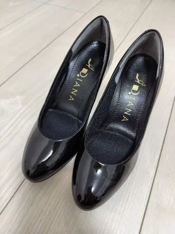 다이애나 에나멜 펌프스