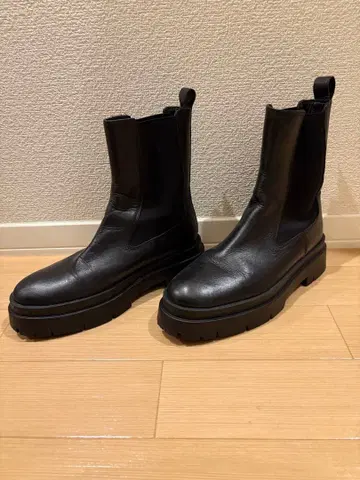 ZARA 천연 가죽 블랙 가죽 사이드 고어 부츠 통굽