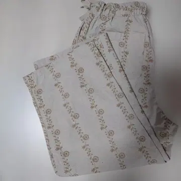 [ 거의 미사용 ] 사만사 모스모스 sm2 꽃 자수 팬츠