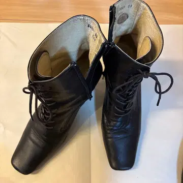 가죽 블랙 부츠 중간 힐 레이스업