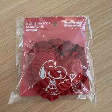 스누피 뮤지엄 하트 마스코트 스크런치