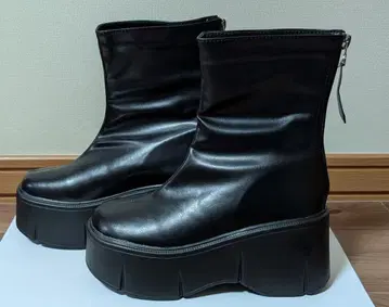 블랙 가죽 통굽 숏부츠