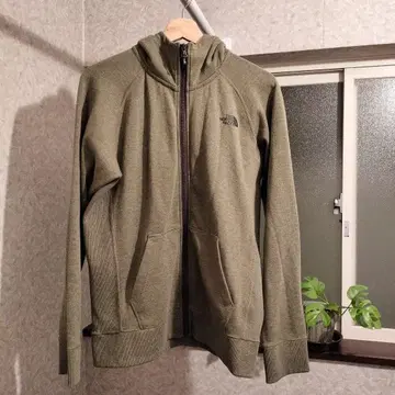 더 노스페이스 올리브 그린 후드티 정가 9,240엔