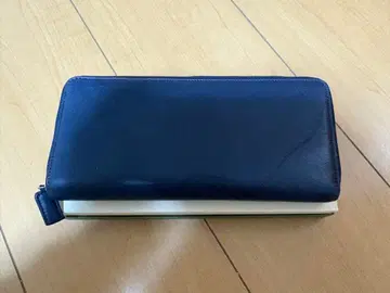 CYPRIS 네이비 가죽 장지갑
