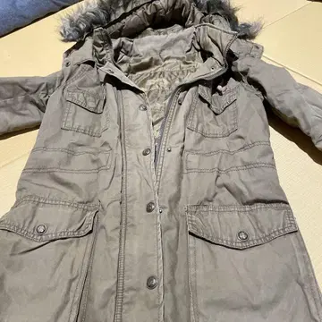 카키 후드 부착 모즈 코트