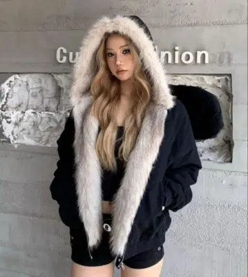 Achic 마운틴 카빙 워크 자켓 블랙