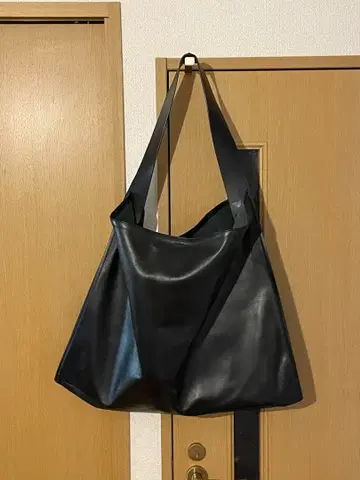 JIL SANDER 블랙 가죽 토트백