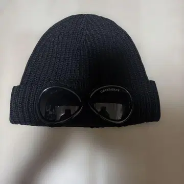 C.P. COMPANY 고글 포함 니트 모자 블랙