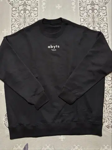 사토 타케루가 착용 편의성을 컨셉으로 프로듀스한 맨투맨 상의입니다.