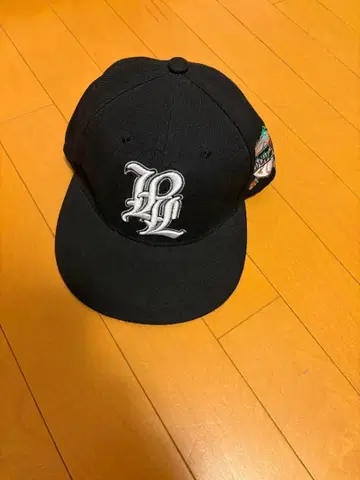 블랙 자수 로고 야구 모자