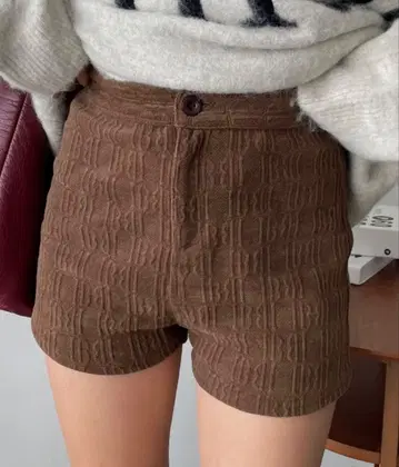 [ SHAGGIE ] 모노그램 타이트 하이웨스트 숏팬츠