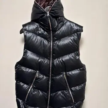 후드 부착 블랙 리버서블 다운 베스트 JC
