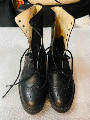 윙팁 타입 통굽 가죽 신발 힐 5cm 정도 10홀