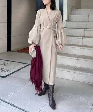 어뉴앙스 볼륨 슬리브 내로우 원피스