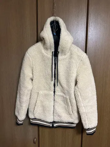 Bershka 보아 자켓 후드 부착 크림색