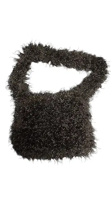 FTW 퍼 숄더백 블랙