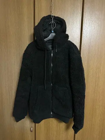 Bershka 보아 플리스 자켓 블랙 후드 부착
