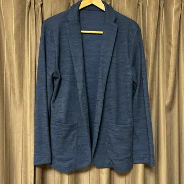 다크 블루 테일러드 자켓 전면 포켓 부착