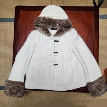 퍼 달린 더플 코트 화이트