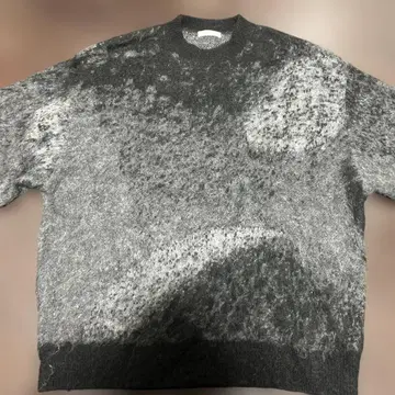 WYM 그레이 블랙 크루넥 스웨터