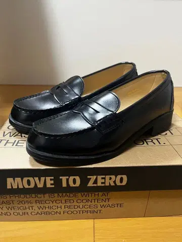 Pom Pomette 블랙 로퍼