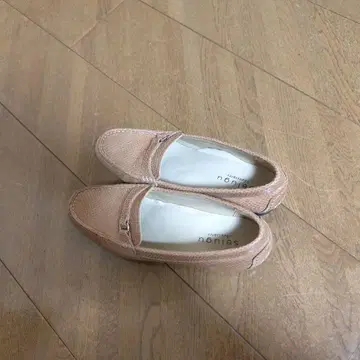selugu chaussures 모카신 로퍼 베이지 색상