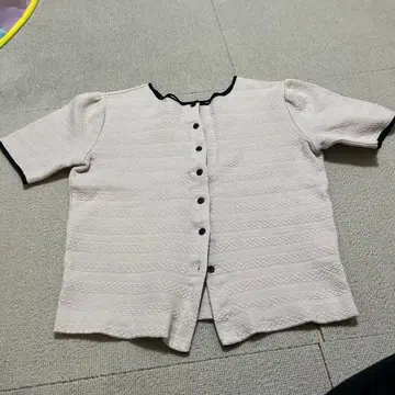 YUKI SHIMANE 얇은 베이지 반팔 가디건