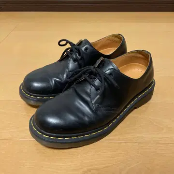 닥터마틴 3홀 부츠 로퍼