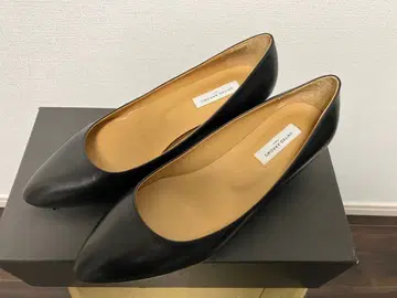 유나이티드 애로우즈 펌프스