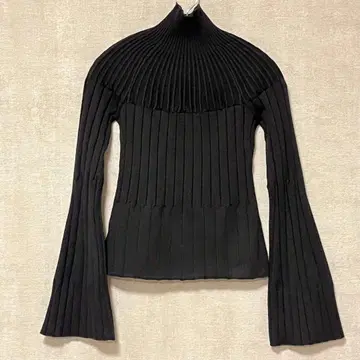 RANDEBOO 블랙 리브 터틀넥 니트