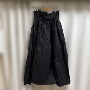 [다중 구매 할인 대상] 블랙 플레어 스커트 허리밴딩