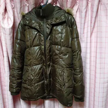 다크 브라운 후드 부착 다운 자켓