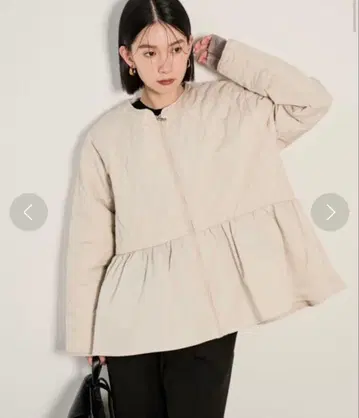 새상품 Shelly island 퀼트 페플럼 숏코트