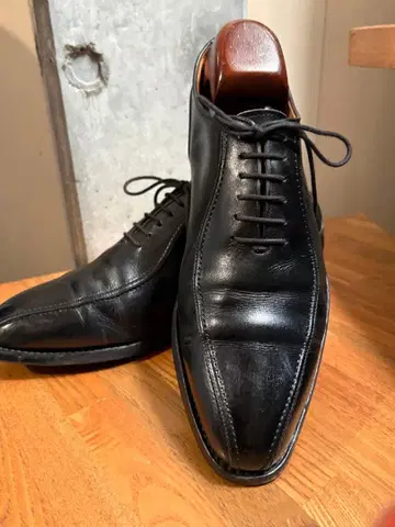 스코치 그레인 블랙 가죽 드레스 슈즈 새상품급