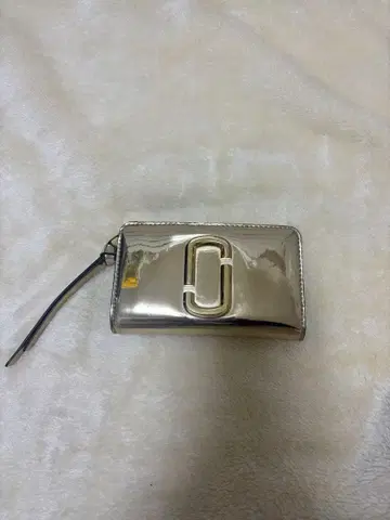 MARC JACOBS 마크제이콥스 이단 접이식 지갑 골드