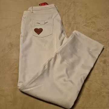새상품 앤드러브 크림 화이트 데님 팬츠 하트형 라벨 포함