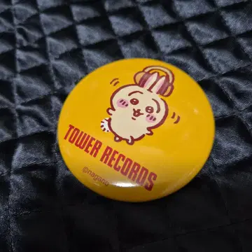 [ 새상품급 ] 치이카와 x TOWER RECORDS 토끼 캔뱃지