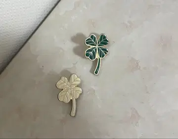 미나 페르호넨 핀 배지 클로버 2개 세트