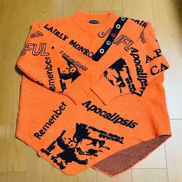 TRUBE 오렌지 그래픽 스웨터