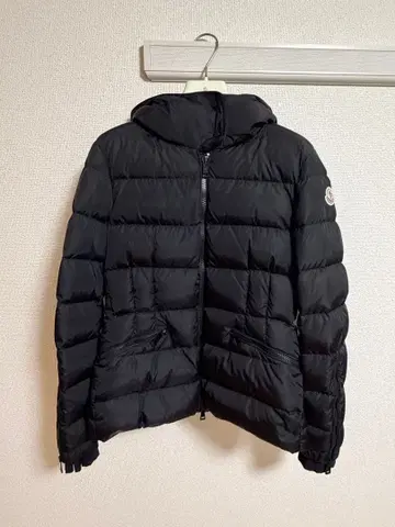 MONCLER 블랙 후드 부착 다운 자켓
