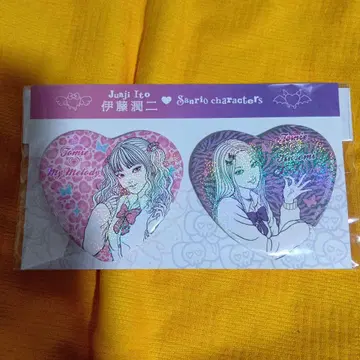 이토 준지 x 산리오 갸루 토미에 홀로그램 하트 캔뱃지 세트