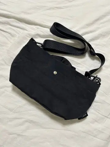 앙제 봉모망 숄더백 블랙