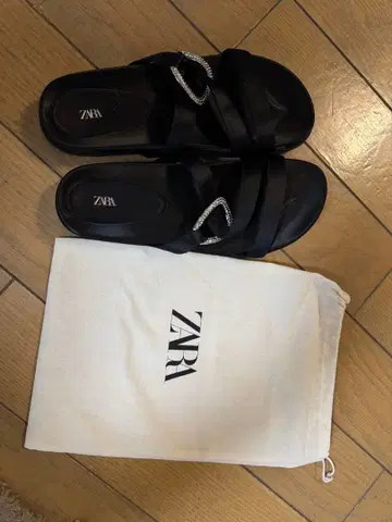 ZARA 비쥬 장식 블랙 샌들 수납 봉투 포함