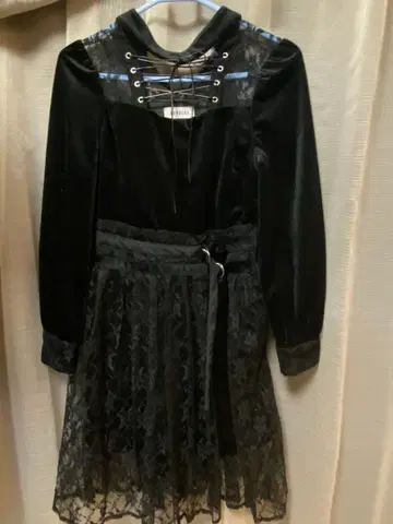 블랙 벨벳 레이스업 원피스 bubbles